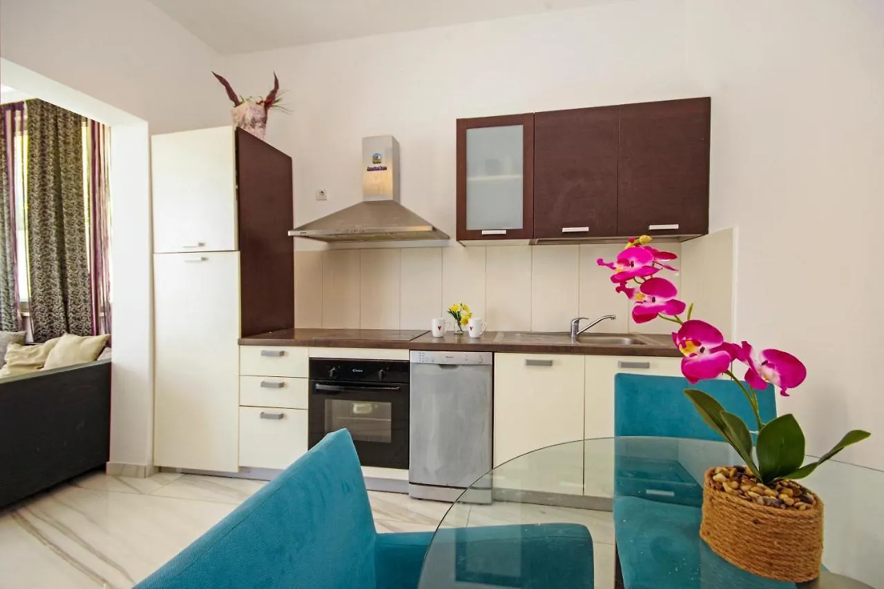 Apartment House Split