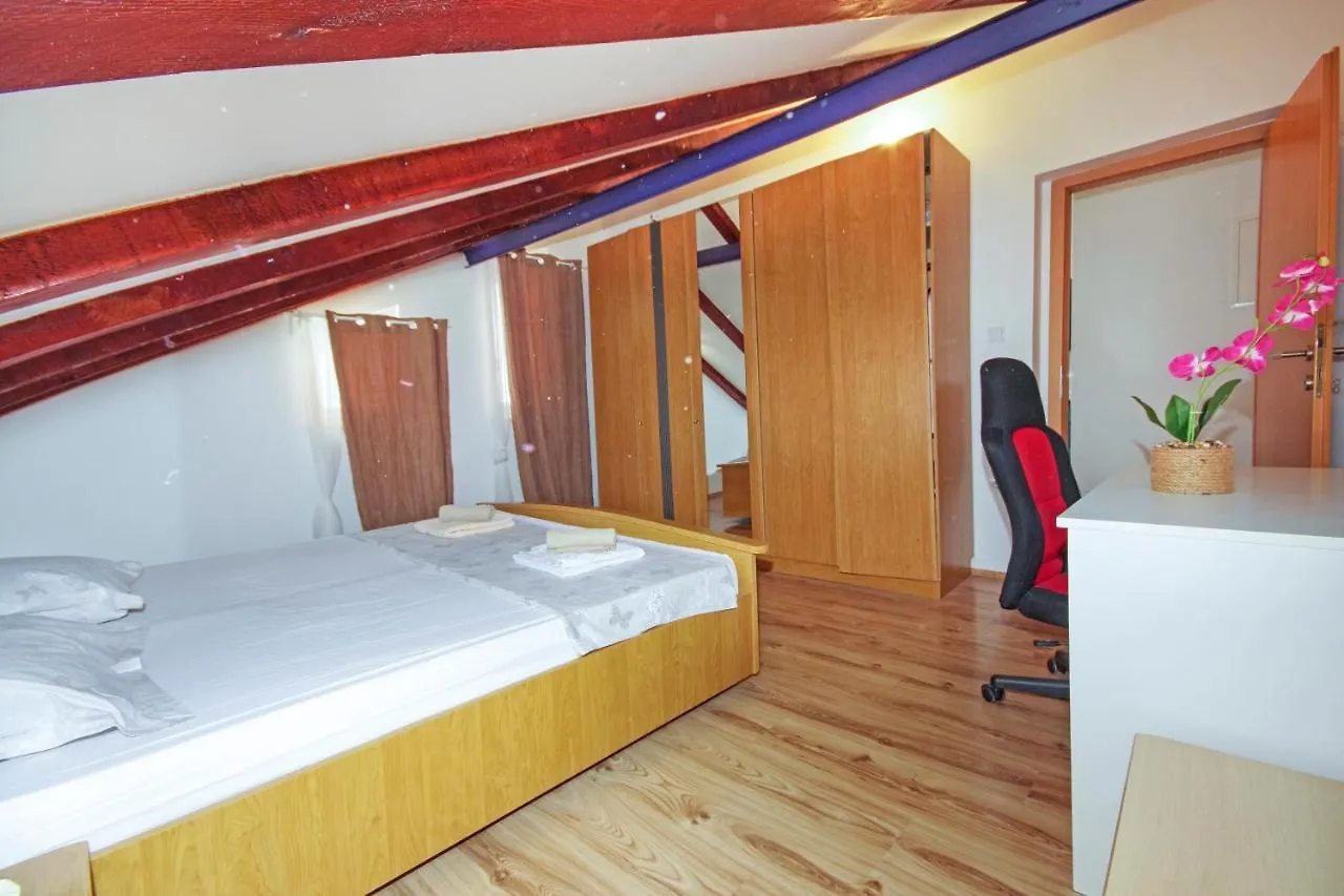 Apartment House Split