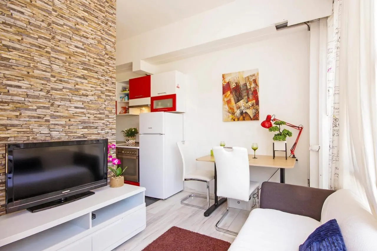 Apartment House Split
