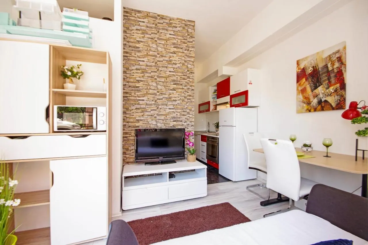 Apartment House Split