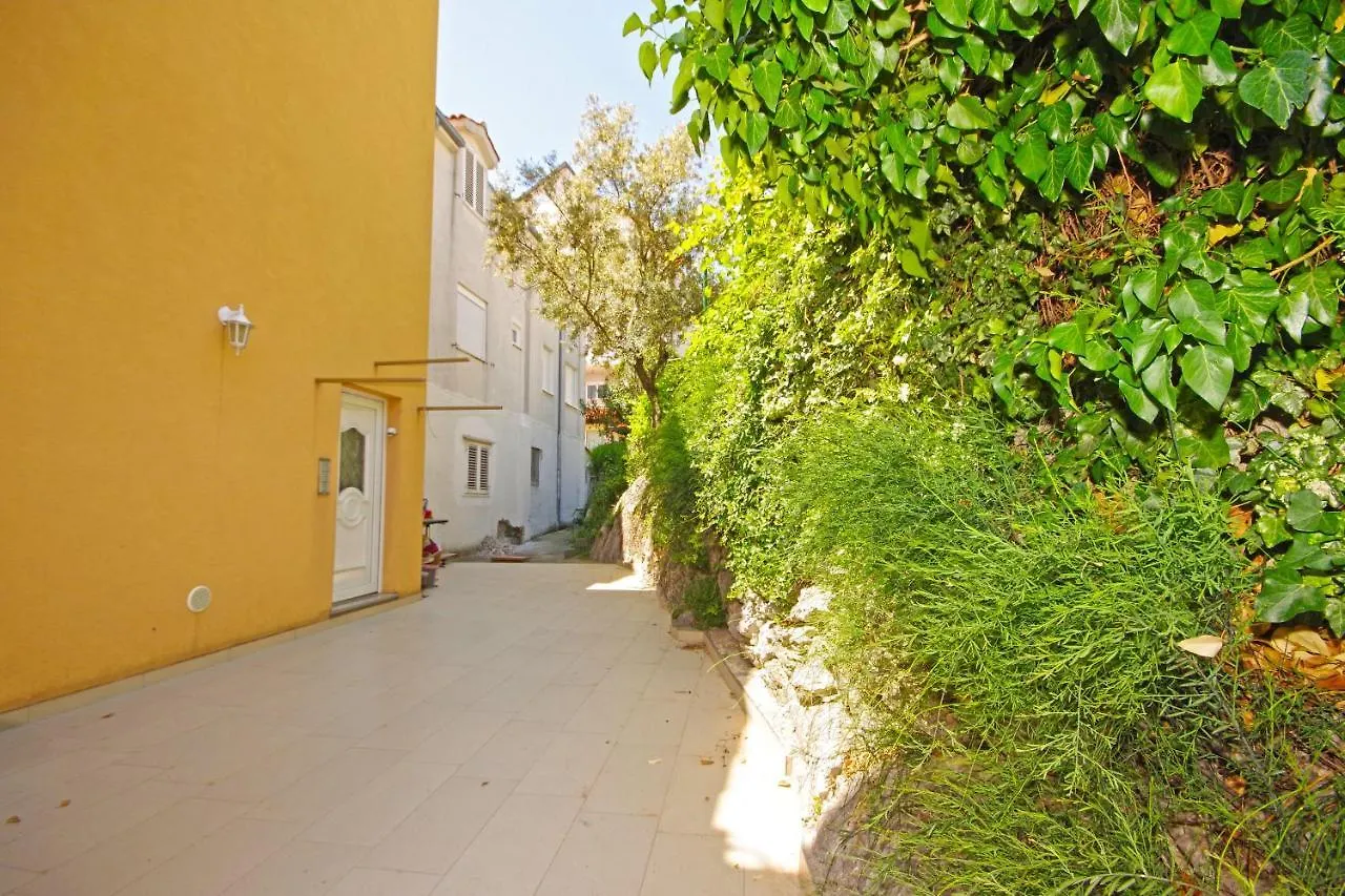 Apartment House Split